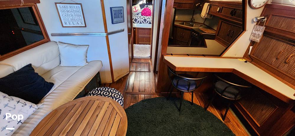 Slide: The Image of Sea Ray 390 Express Cruiser 1987 - 14929970