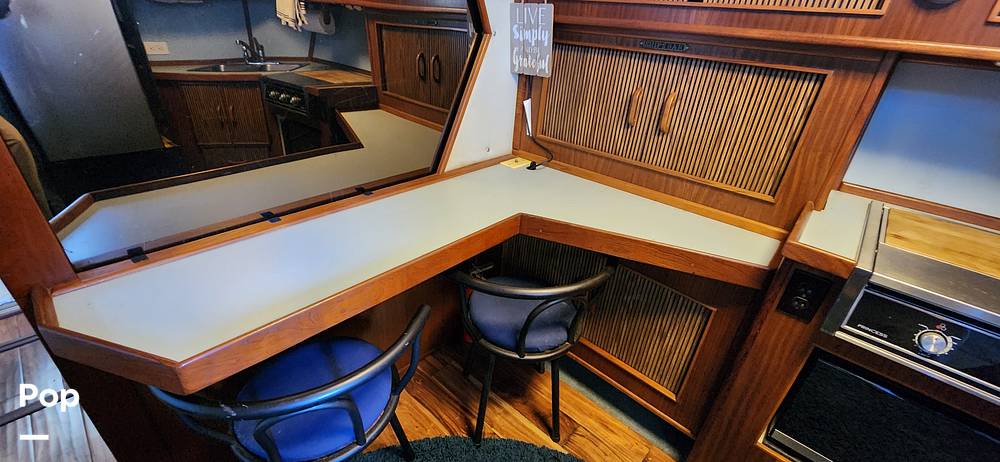 Slide: The Image of Sea Ray 390 Express Cruiser 1987 - 14929973