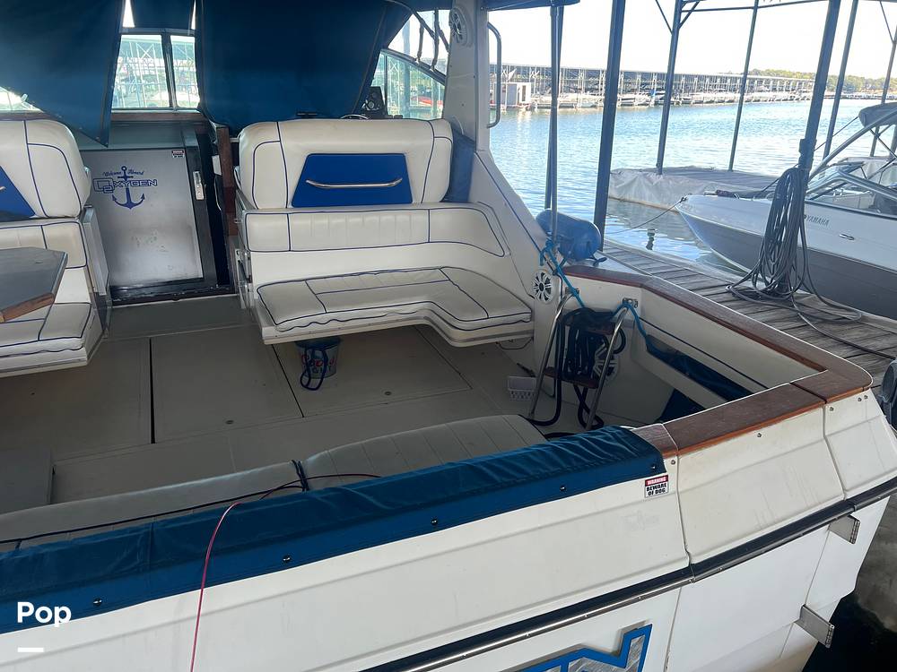 Slide: The Image of Sea Ray 390 Express Cruiser 1989 - 18