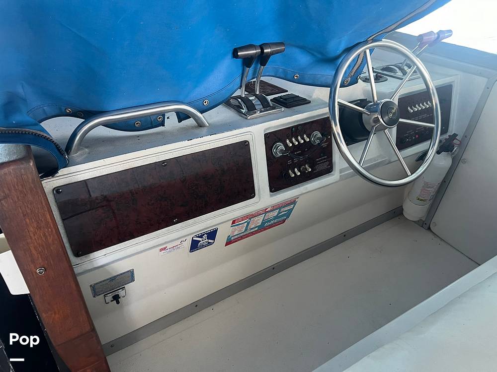 Slide: The Image of Sea Ray 390 Express Cruiser 1989 - 25