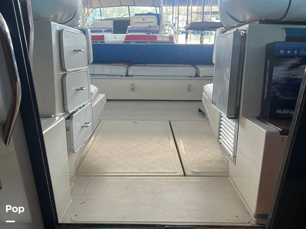 Slide: The Image of Sea Ray 390 Express Cruiser 1989 - 26