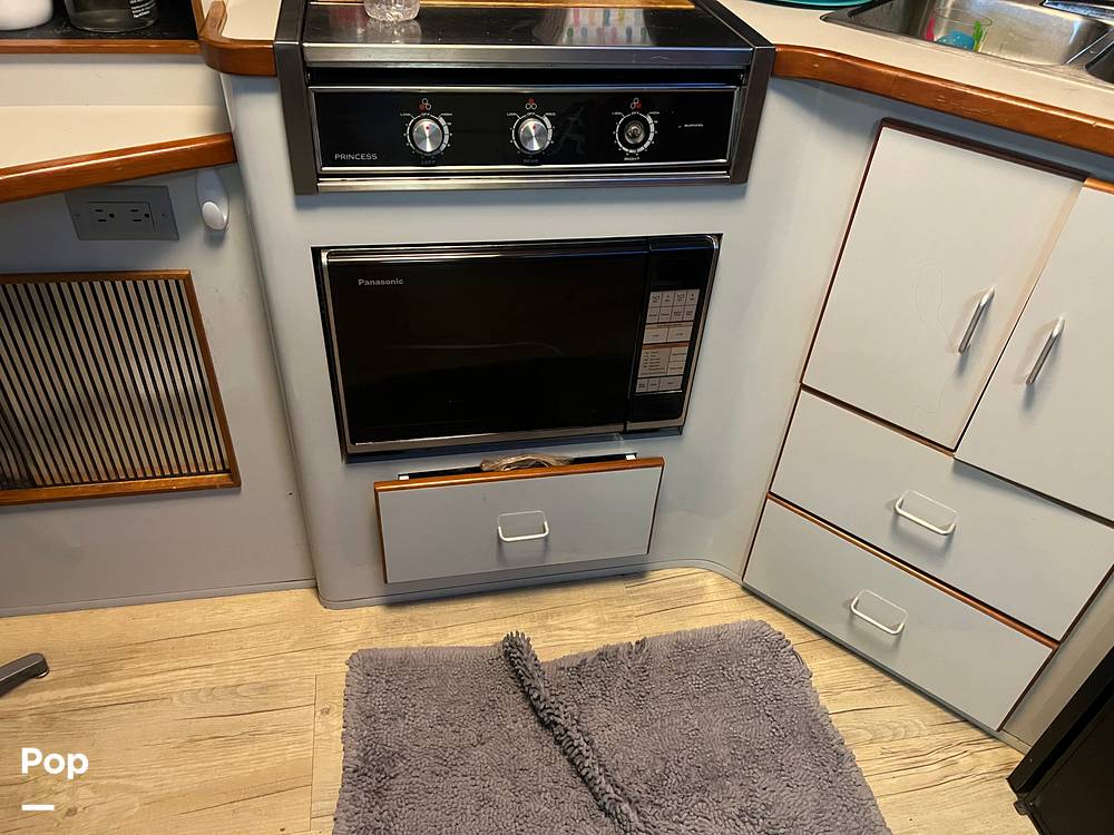 Slide: The Image of Sea Ray 390 Express Cruiser 1989 - 30