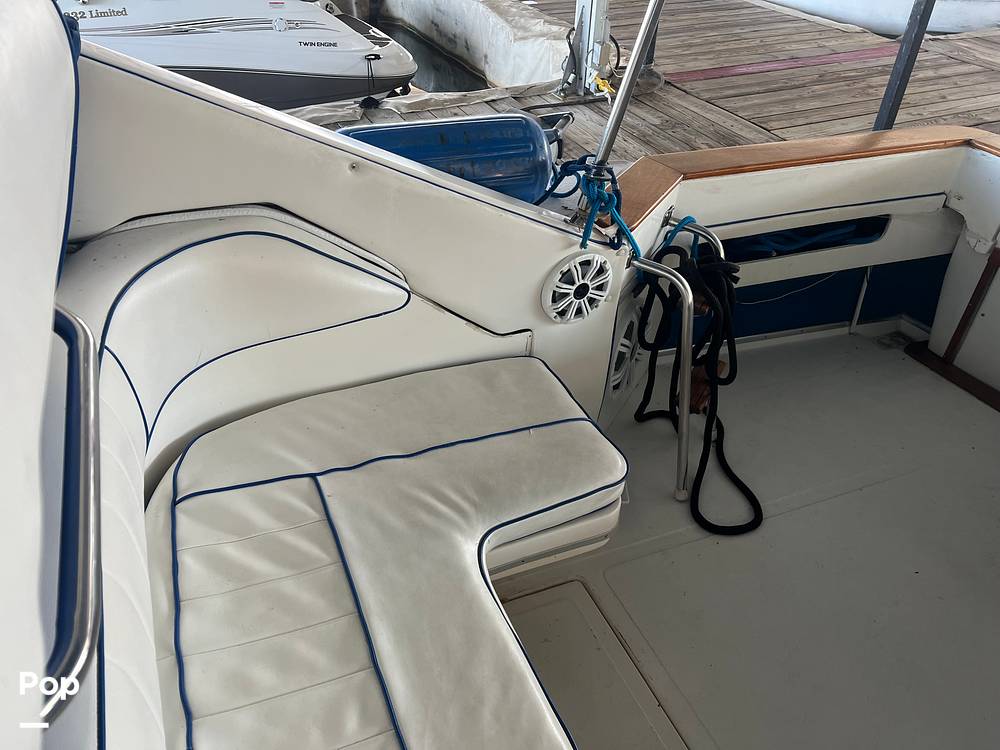 Slide: The Image of Sea Ray 390 Express Cruiser 1989 - 37