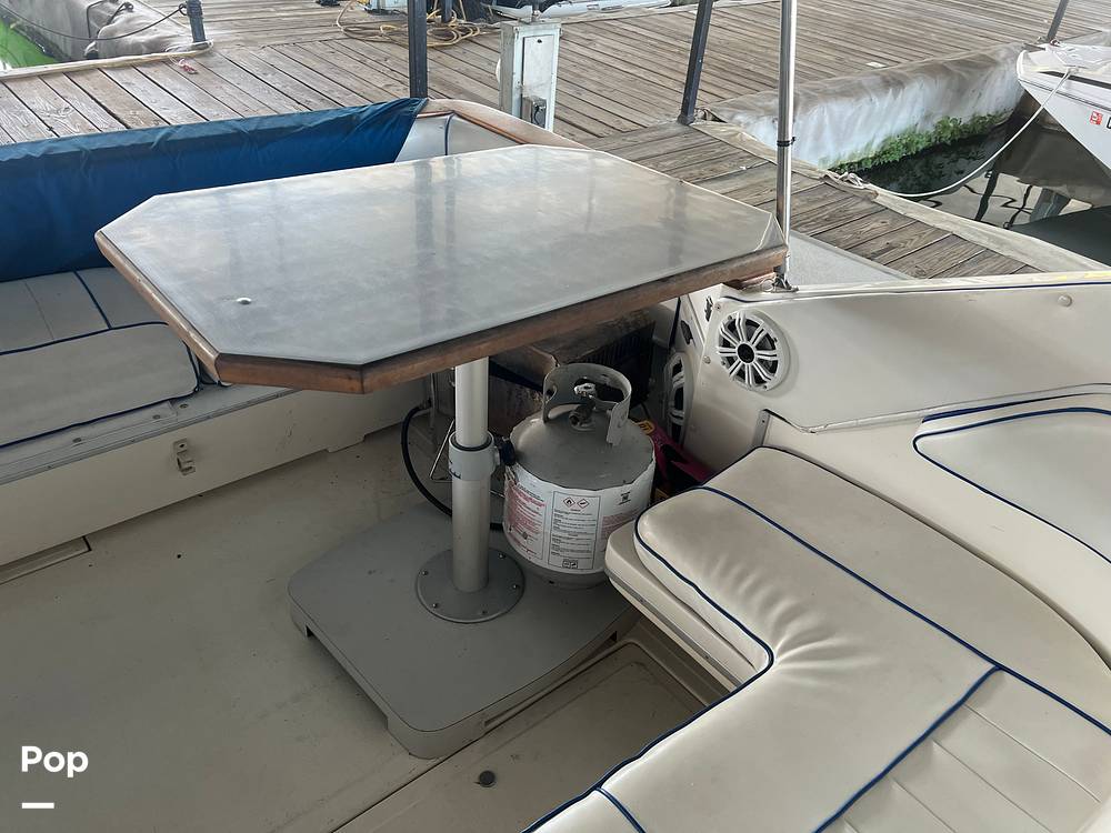 Slide: The Image of Sea Ray 390 Express Cruiser 1989 - 38