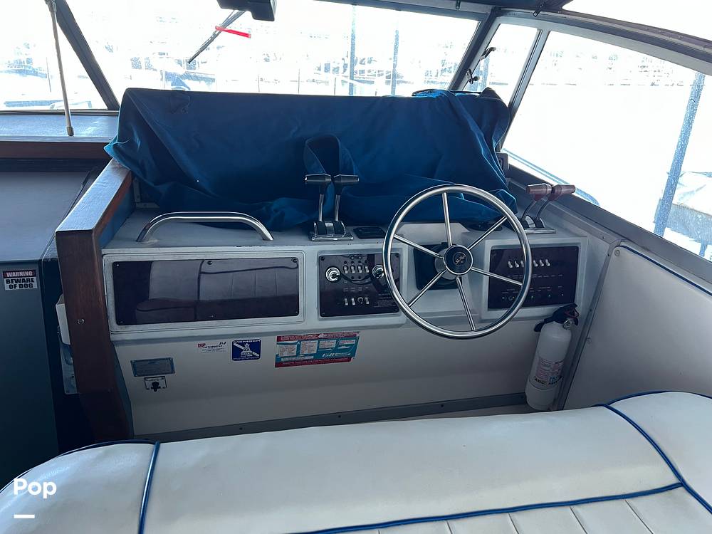 Slide: The Image of Sea Ray 390 Express Cruiser 1989 - 53