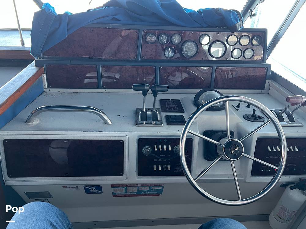 Slide: The Image of Sea Ray 390 Express Cruiser 1989 - 56