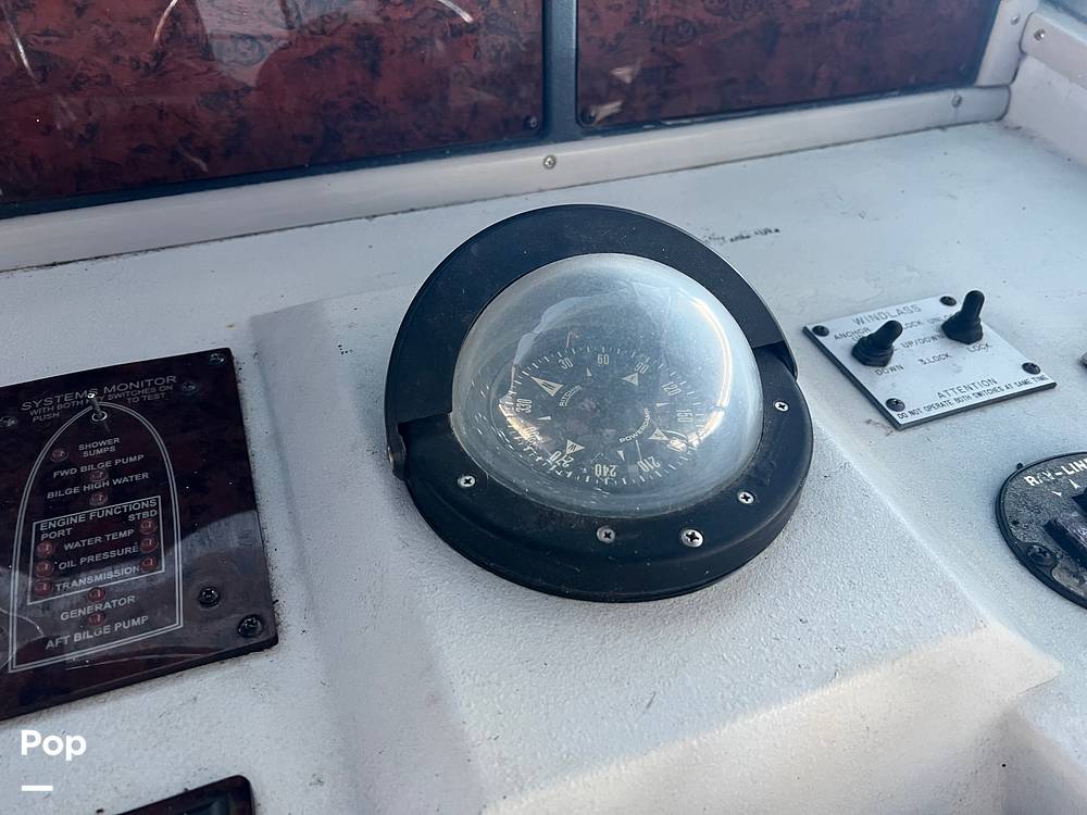 Slide: The Image of Sea Ray 390 Express Cruiser 1989 - 57