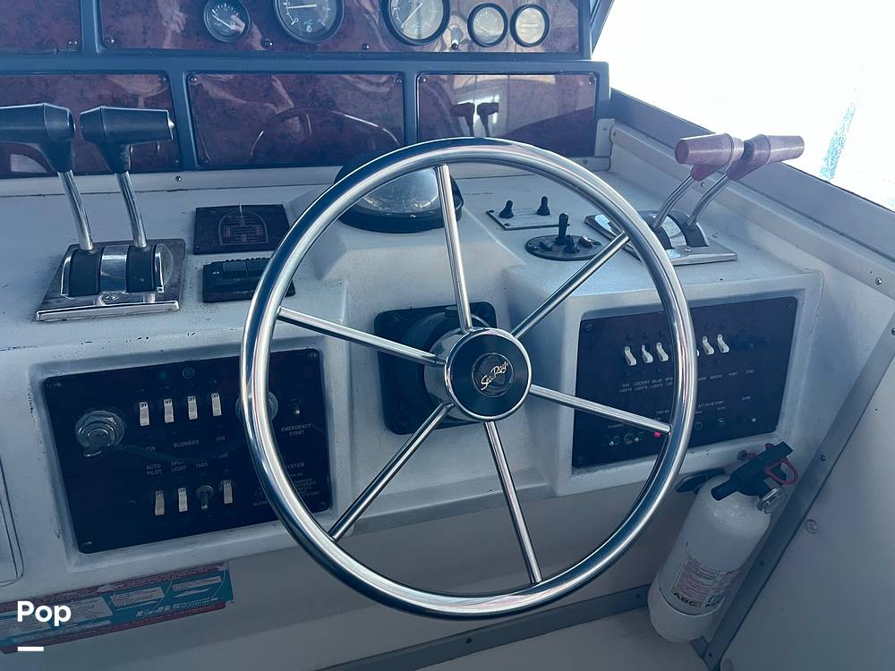 Slide: The Image of Sea Ray 390 Express Cruiser 1989 - 59