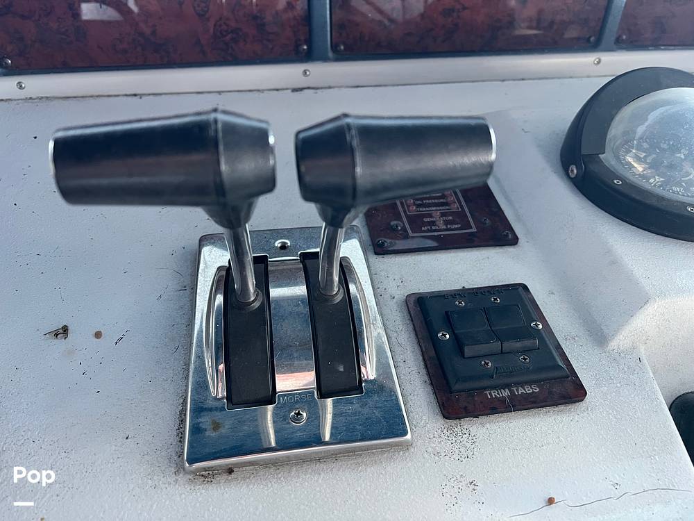 Slide: The Image of Sea Ray 390 Express Cruiser 1989 - 60