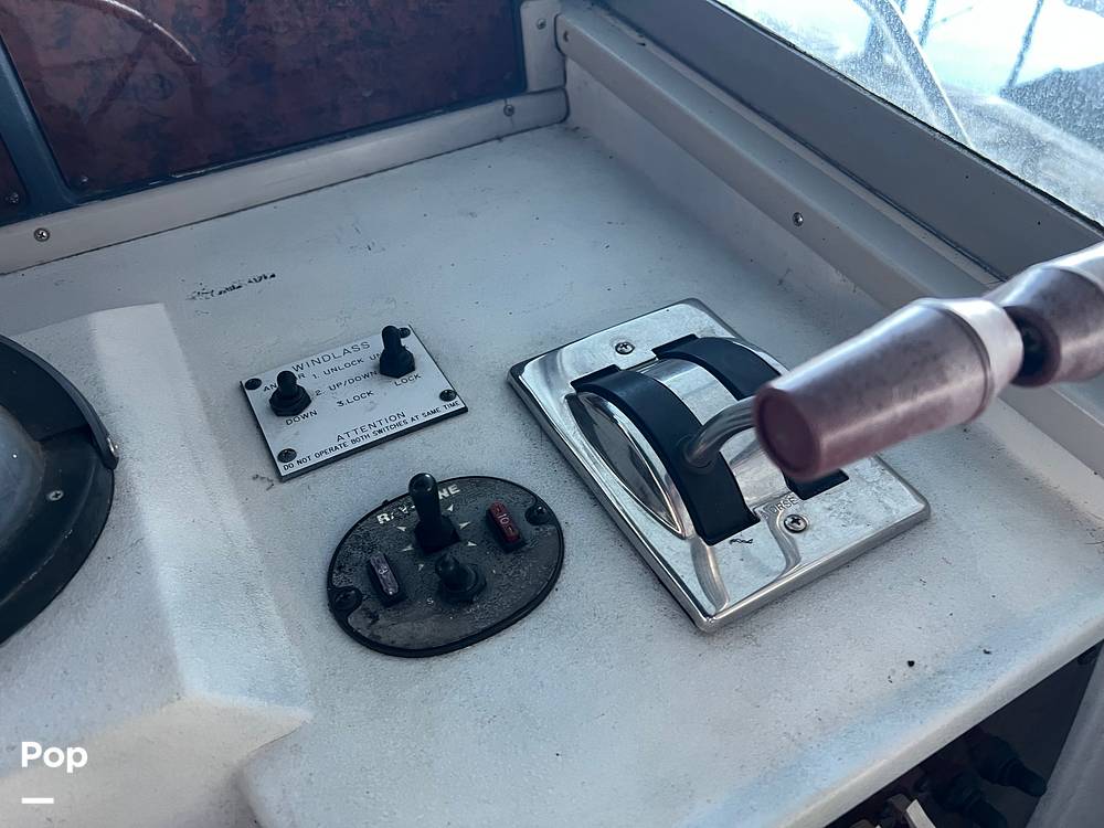 Slide: The Image of Sea Ray 390 Express Cruiser 1989 - 61