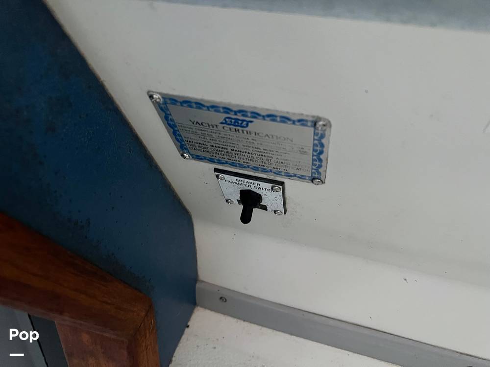 Slide: The Image of Sea Ray 390 Express Cruiser 1989 - 66
