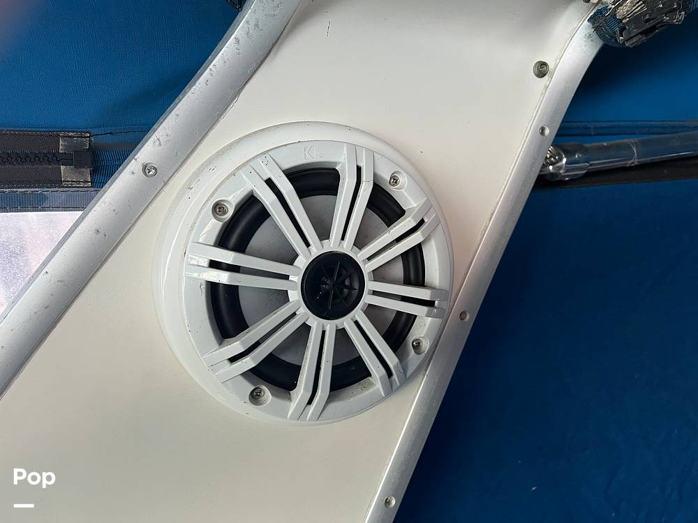 Slide: The Image of Sea Ray 390 Express Cruiser 1989 - 70