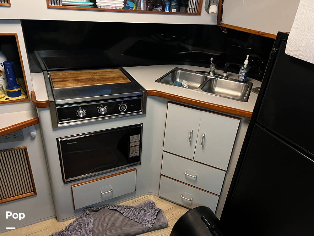 Slide: The Image of Sea Ray 390 Express Cruiser 1989 - 74