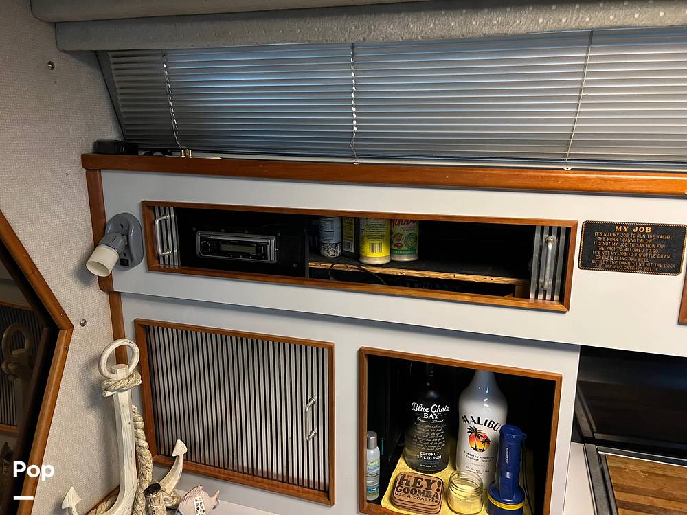 Slide: The Image of Sea Ray 390 Express Cruiser 1989 - 76