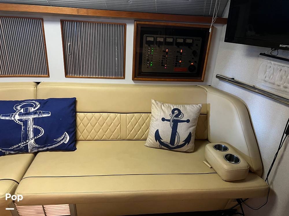 Slide: The Image of Sea Ray 390 Express Cruiser 1989 - 80