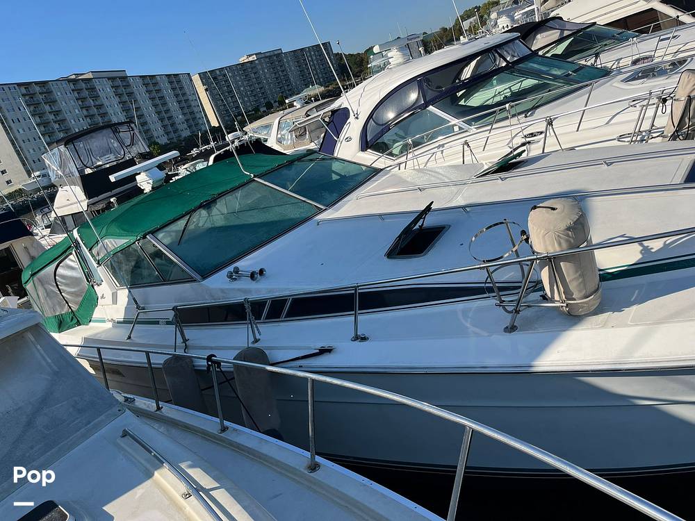 Slide: The Image of Sea Ray 390 Express Cruiser 1990 - 13270338