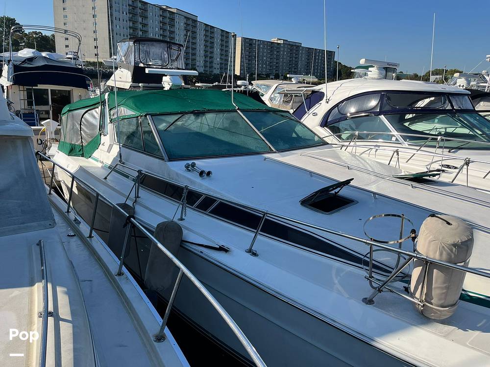 Slide: The Image of Sea Ray 390 Express Cruiser 1990 - 13270336