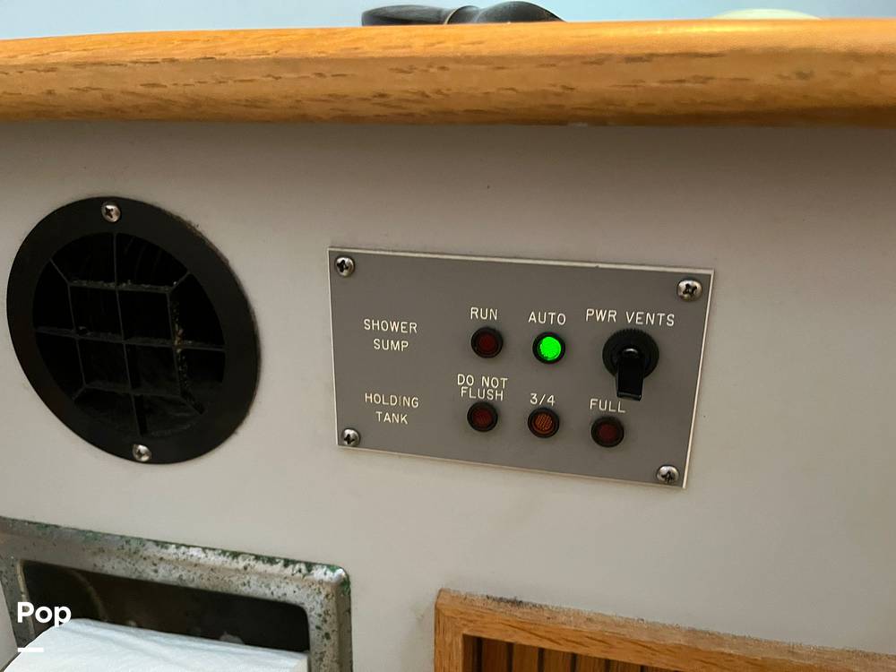 Slide: The Image of Sea Ray 390 Express Cruiser 1990 - 13270247