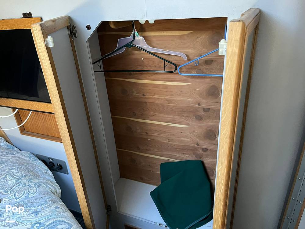 Slide: The Image of Sea Ray 390 Express Cruiser 1990 - 13270255