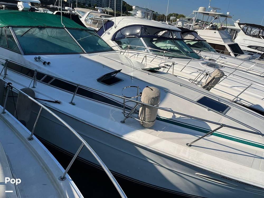 Slide: The Image of Sea Ray 390 Express Cruiser 1990 - 13270370