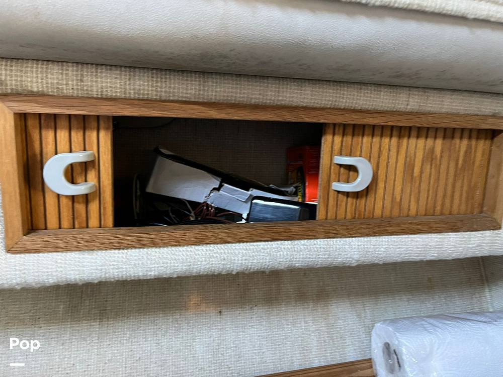 Slide: The Image of Sea Ray 390 Express Cruiser 1990 - 13270273