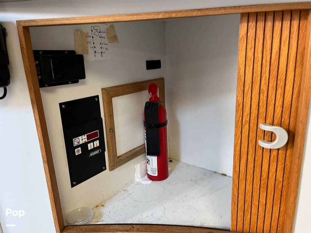 Slide: The Image of Sea Ray 390 Express Cruiser 1990 - 13270274