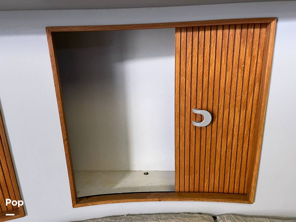 Slide: The Image of Sea Ray 390 Express Cruiser 1990 - 13270278