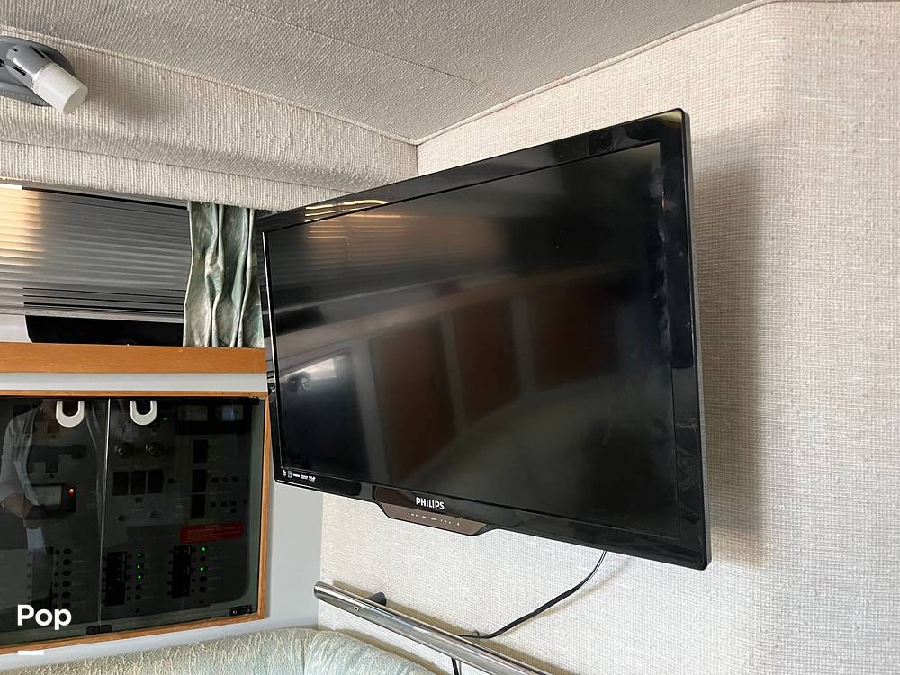 Slide: The Image of Sea Ray 390 Express Cruiser 1990 - 13270280