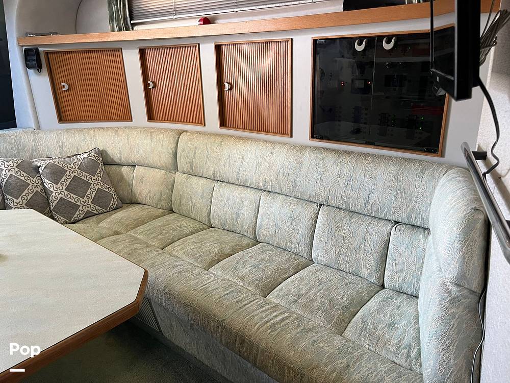 Slide: The Image of Sea Ray 390 Express Cruiser 1990 - 13270282