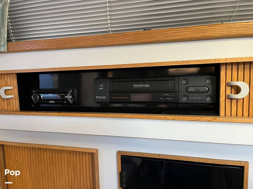 Slide: The Image of Sea Ray 390 Express Cruiser 1990 - 13270289
