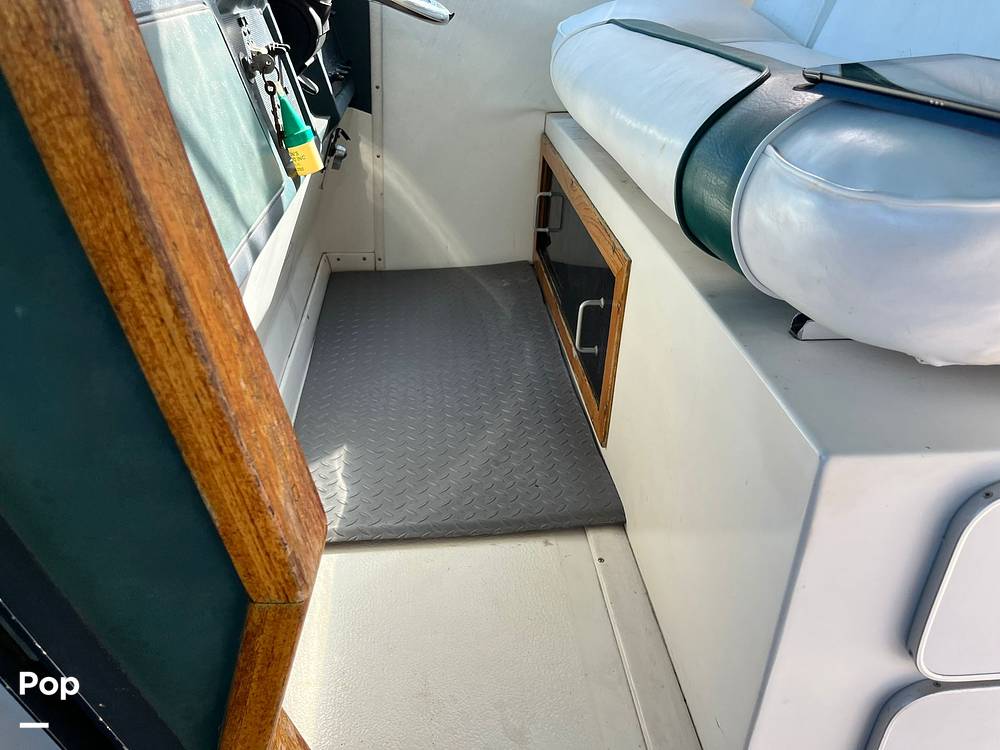 Slide: The Image of Sea Ray 390 Express Cruiser 1990 - 13270305