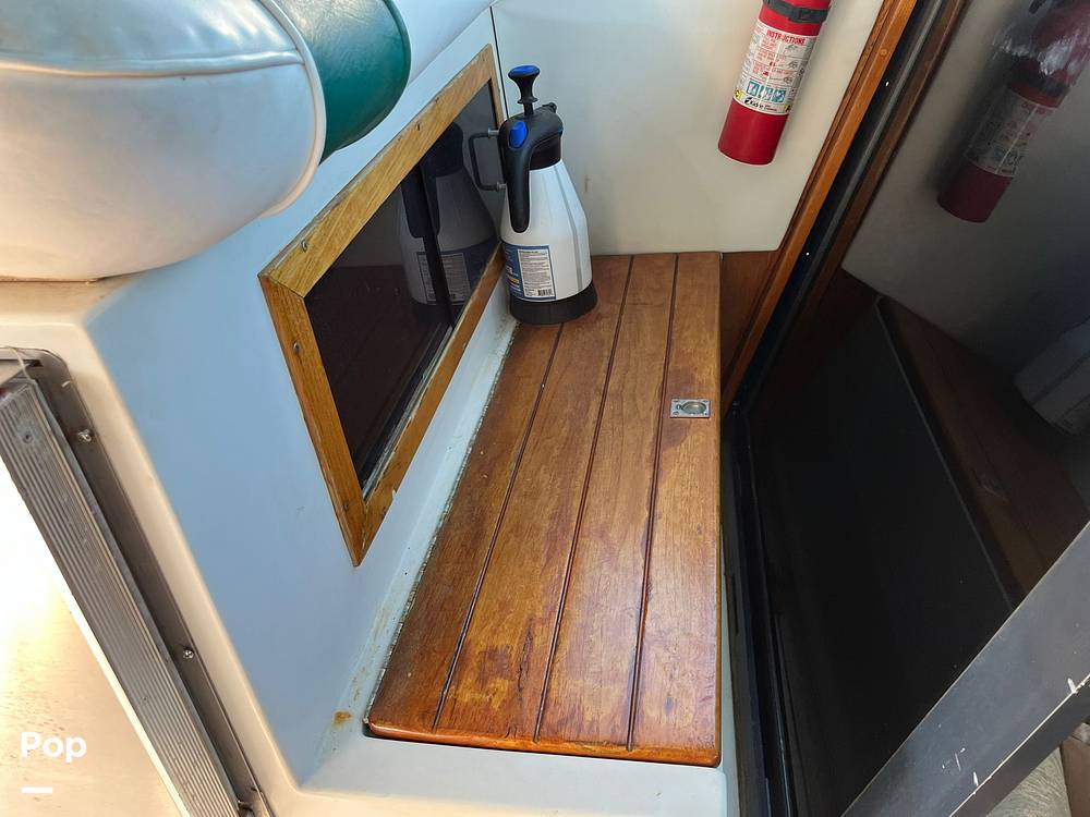 Slide: The Image of Sea Ray 390 Express Cruiser 1990 - 13270306