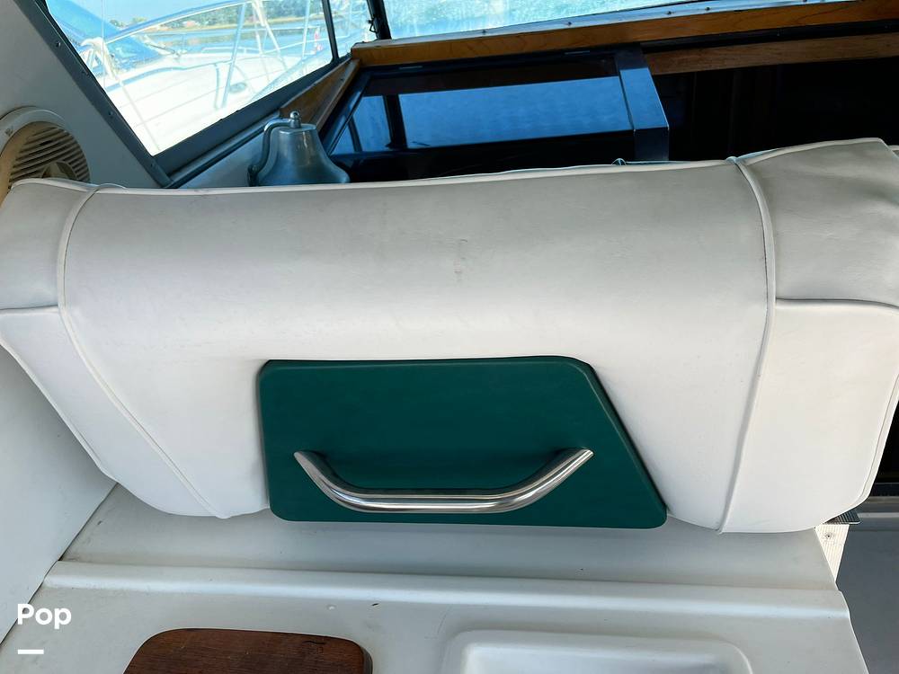 Slide: The Image of Sea Ray 390 Express Cruiser 1990 - 13270312