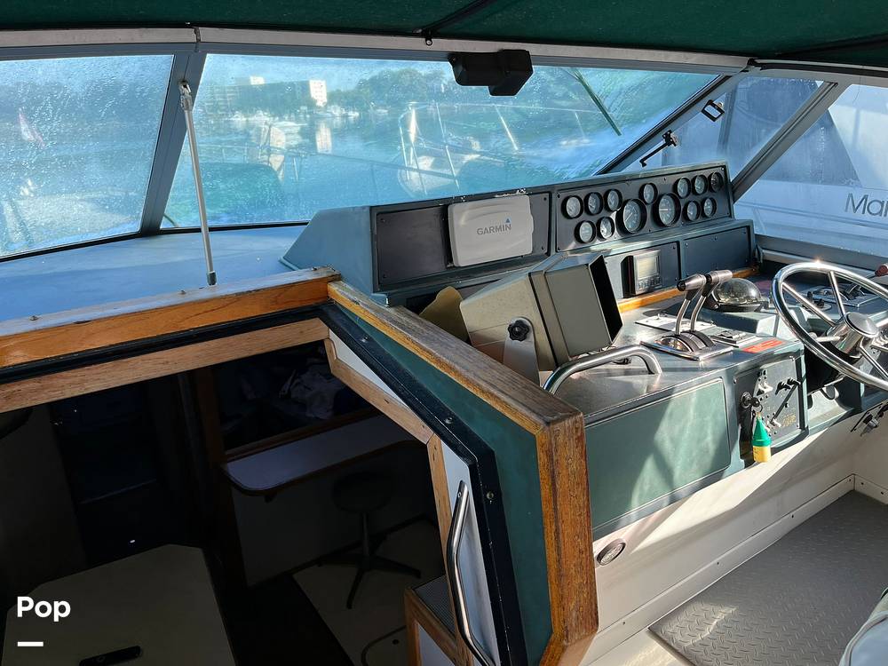 Slide: The Image of Sea Ray 390 Express Cruiser 1990 - 13270314