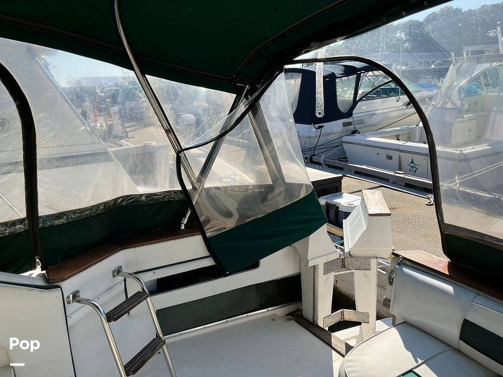Slide: The Image of Sea Ray 390 Express Cruiser 1990 - 13270316