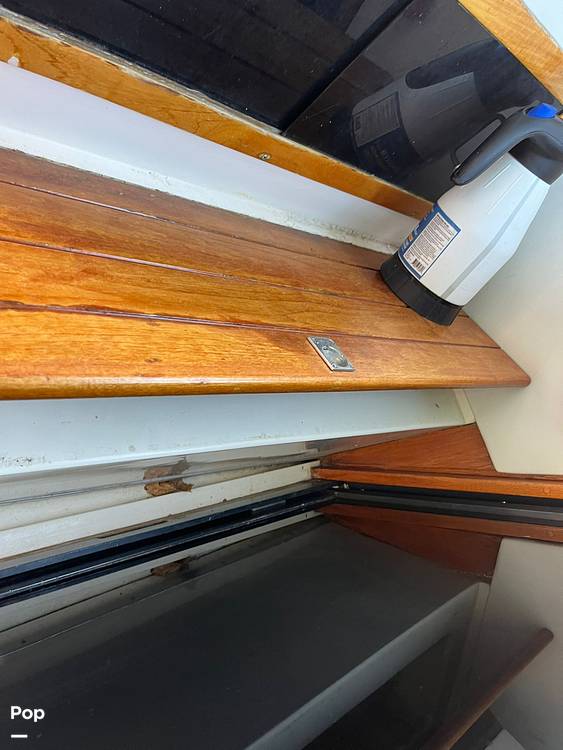 Slide: The Image of Sea Ray 390 Express Cruiser 1990 - 13270323