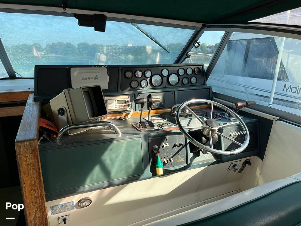 Slide: The Image of Sea Ray 390 Express Cruiser 1990 - 13270324