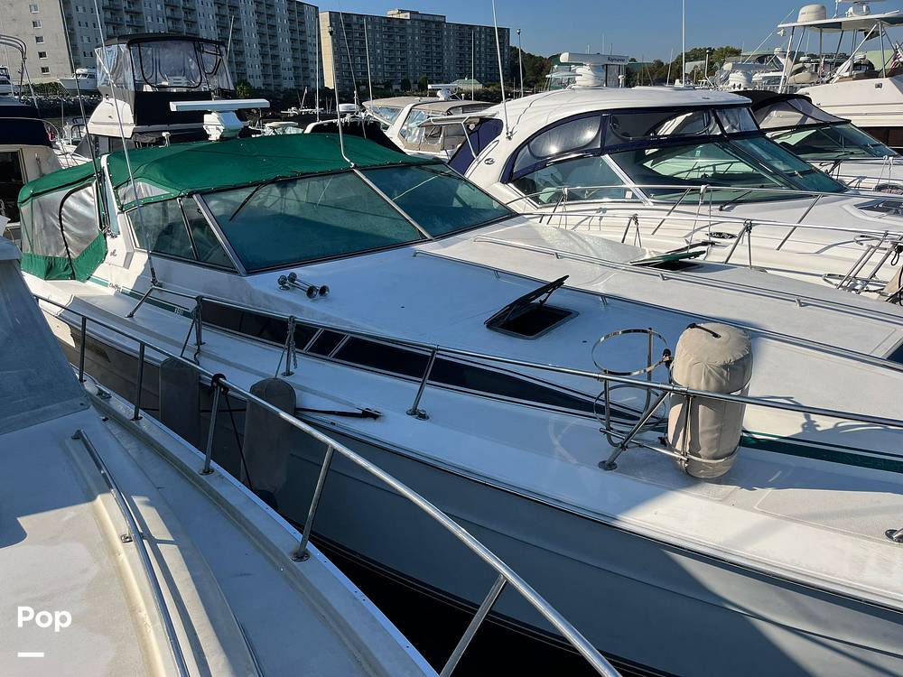 Slide: The Image of Sea Ray 390 Express Cruiser 1990 - 13270328
