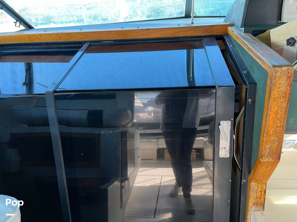 Slide: The Image of Sea Ray 390 Express Cruiser 1990 - 13270332