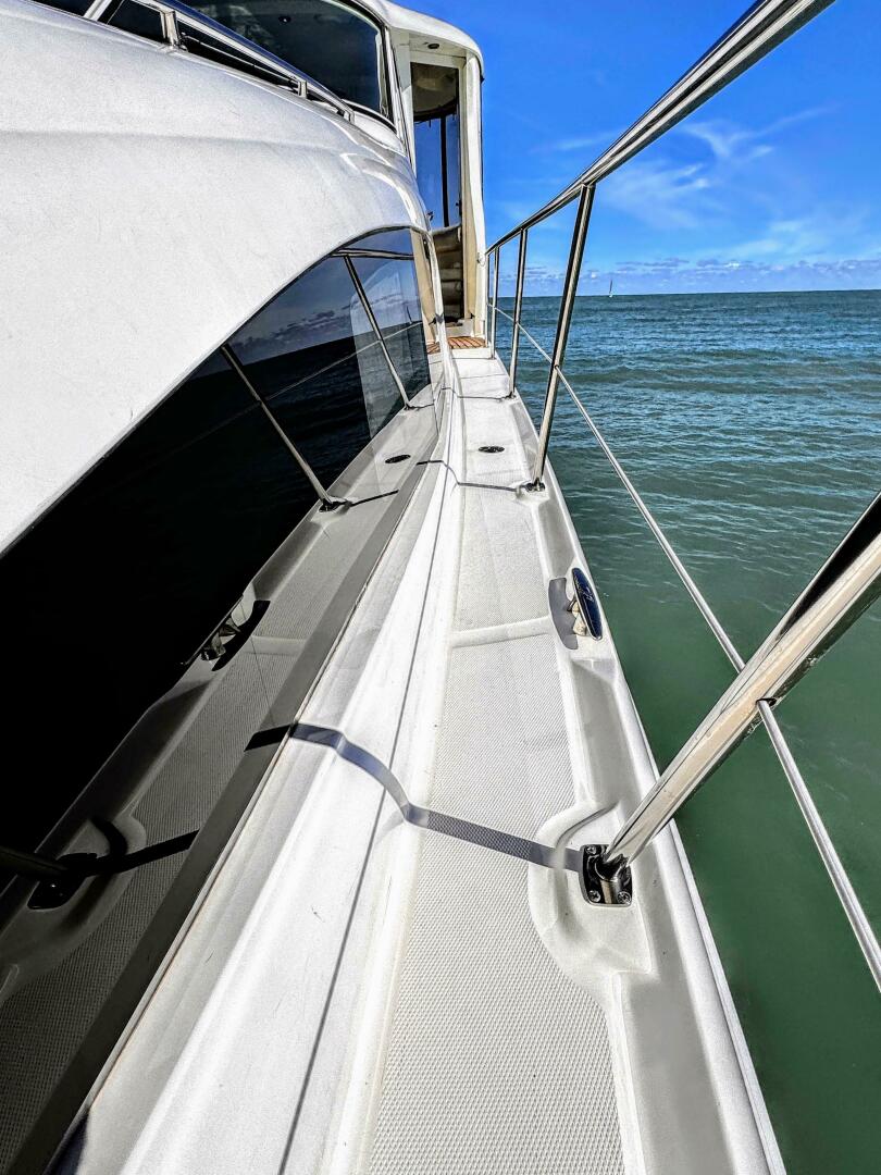 Slide: The Image of Sea Ray 390 Motor Yacht 2004 - 4772290