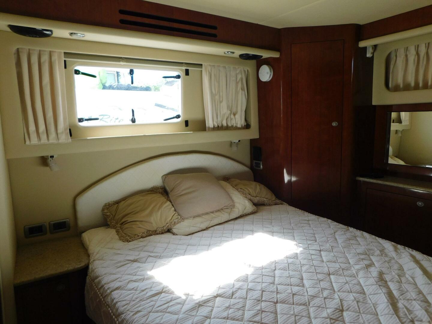Slide: The Image of Sea Ray 390 Motor Yacht 2004 - 5402686