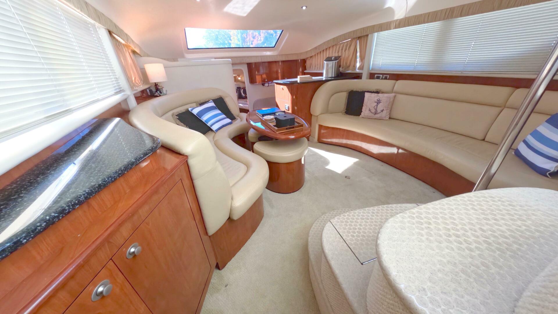 Slide: The Image of Sea Ray 390 Motor Yacht 2004 - 4772300