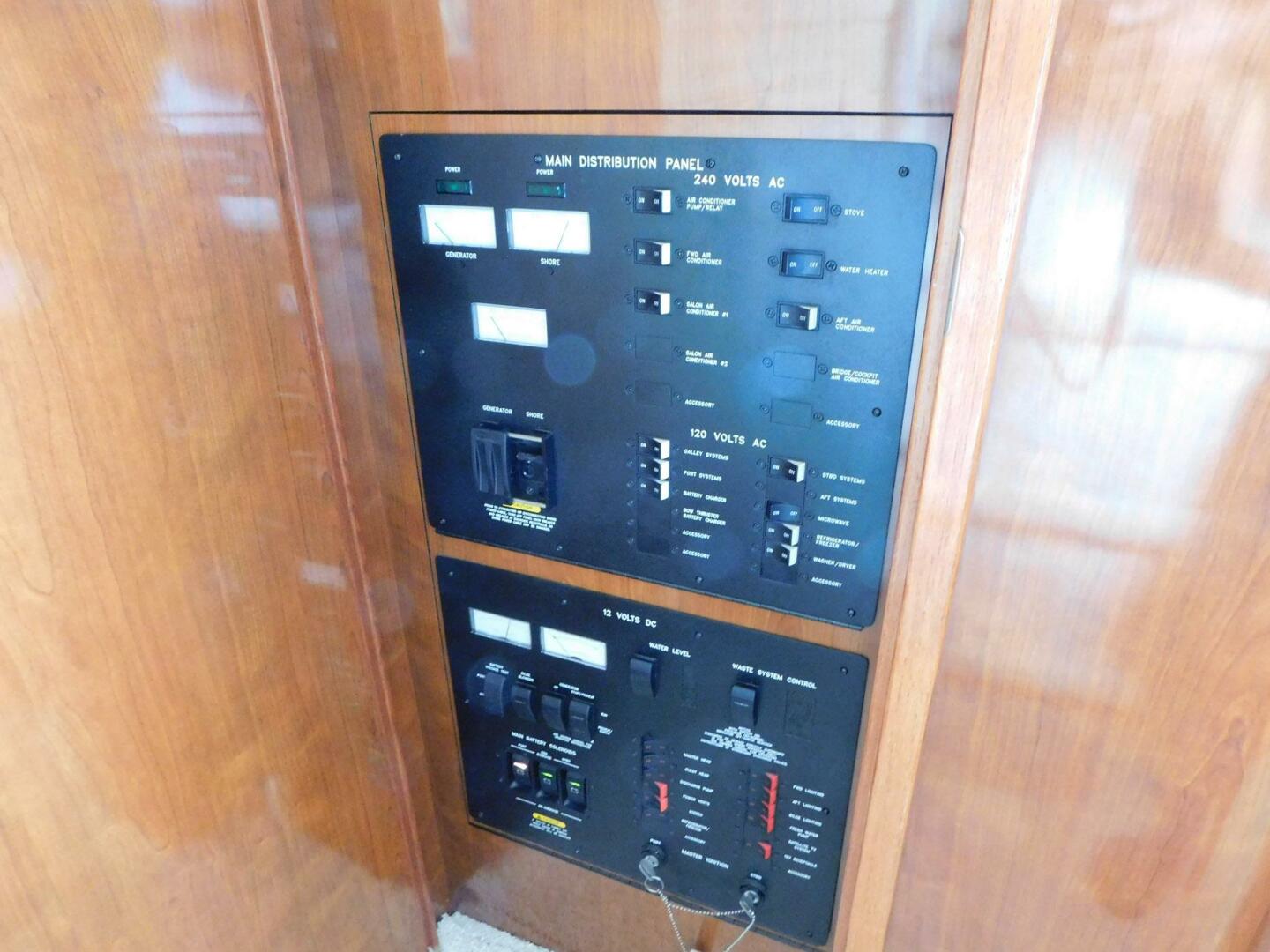 Slide: The Image of Sea Ray 390 Motor Yacht 2004 - 5402693