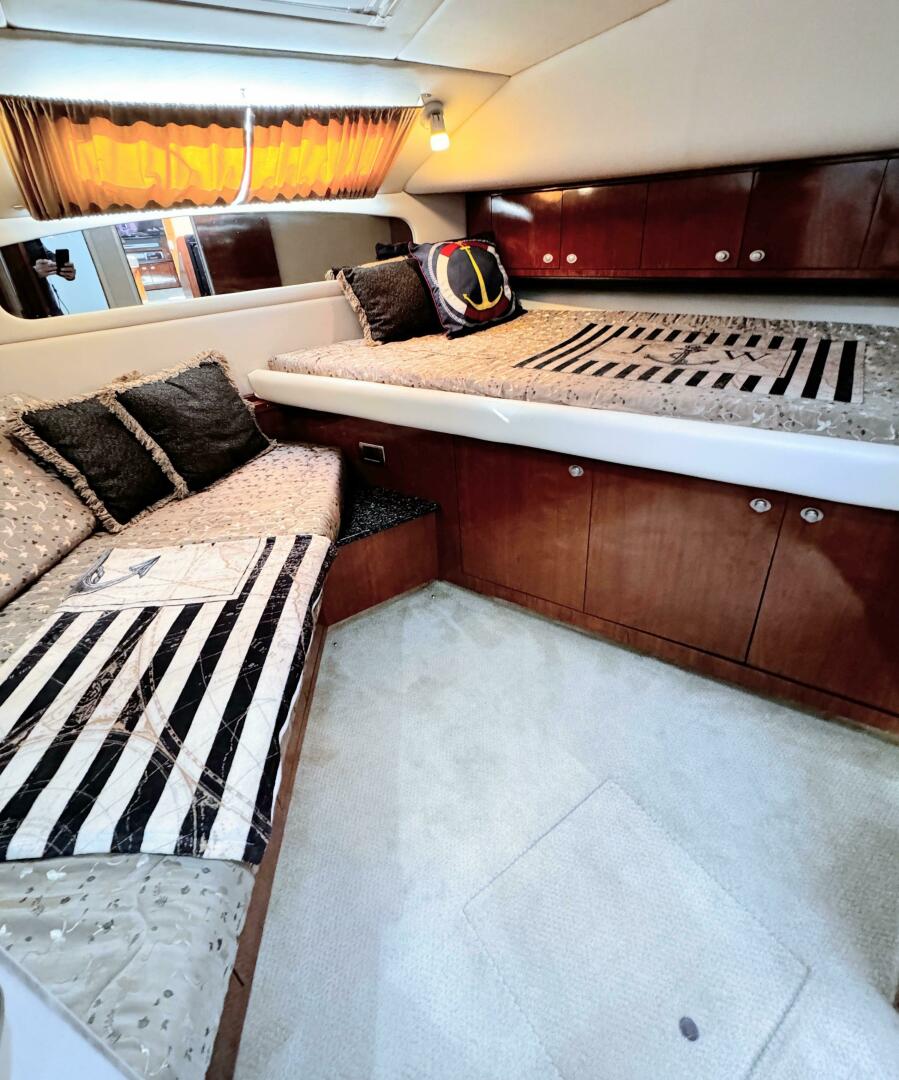 Slide: The Image of Sea Ray 390 Motor Yacht 2004 - 4772308