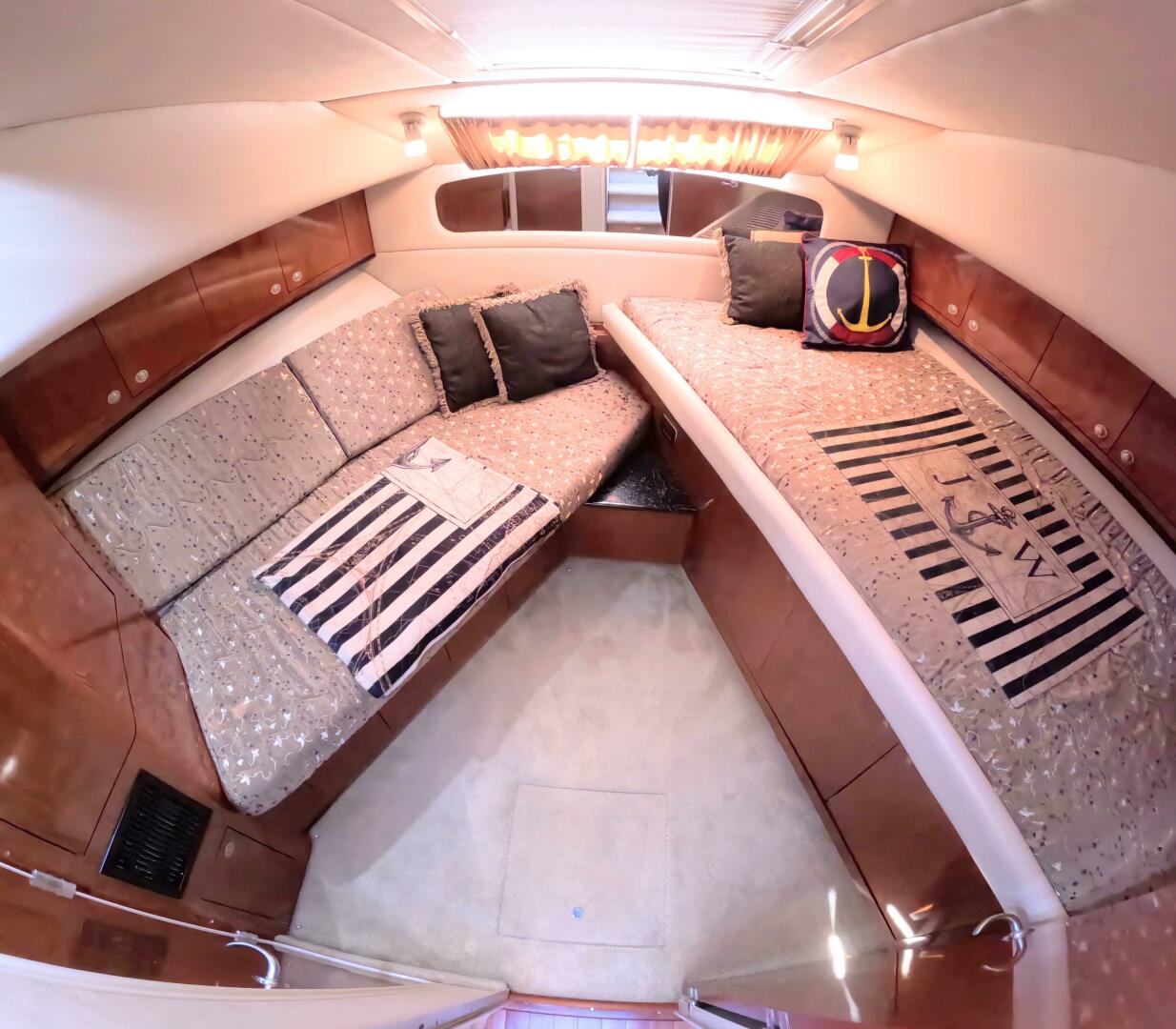 Slide: The Image of Sea Ray 390 Motor Yacht 2004 - 4772309