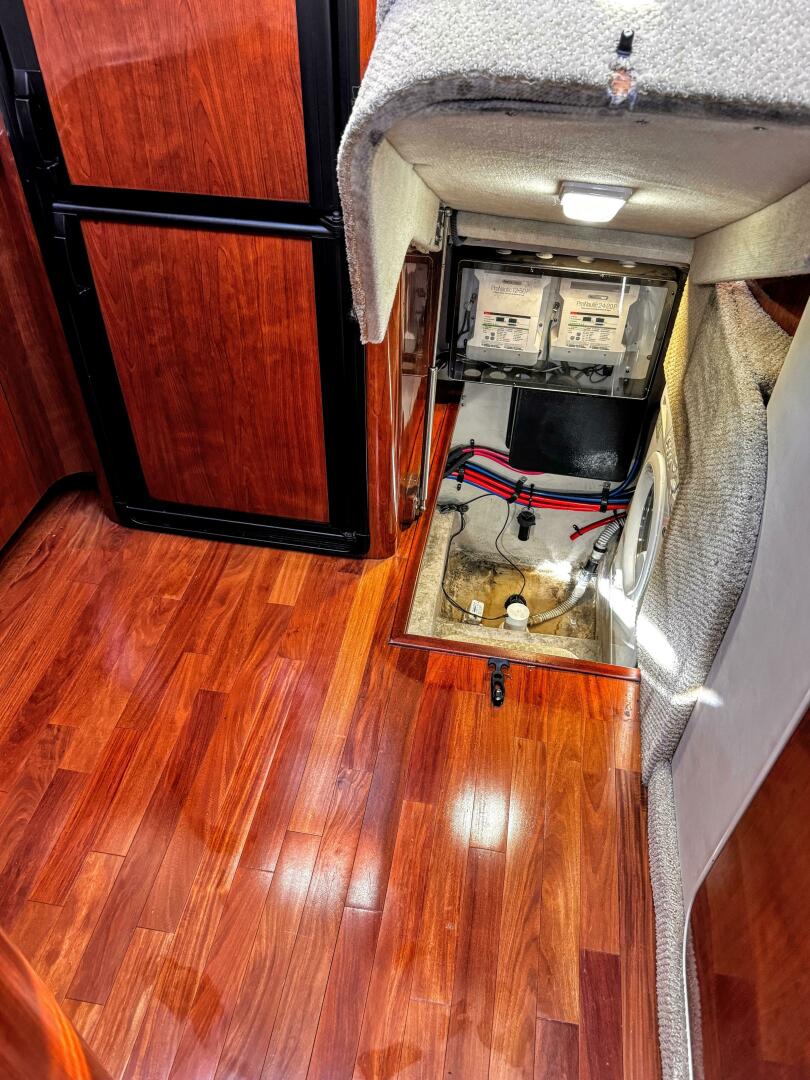 Slide: The Image of Sea Ray 390 Motor Yacht 2004 - 4772313