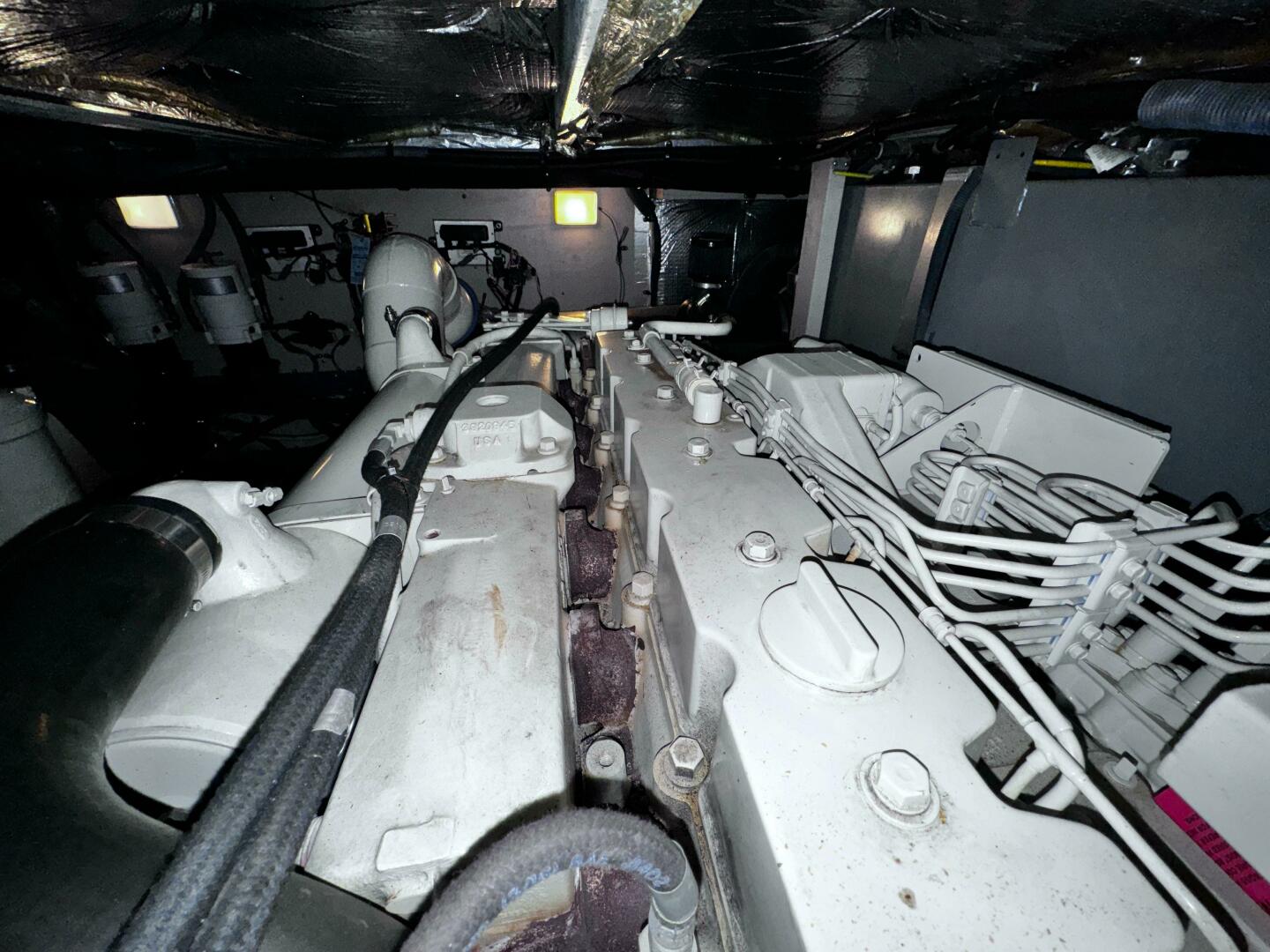 Slide: The Image of Sea Ray 390 Motor Yacht 2004 - 4772321