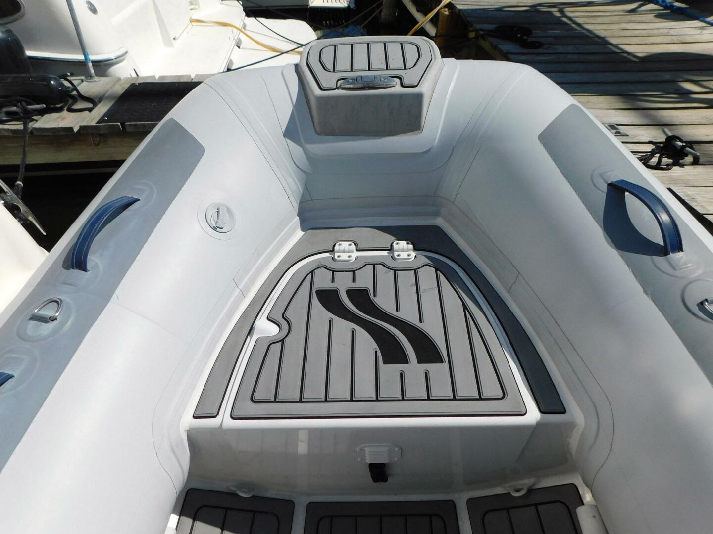 Slide: The Image of Sea Ray 390 Motor Yacht 2004 - 5402716