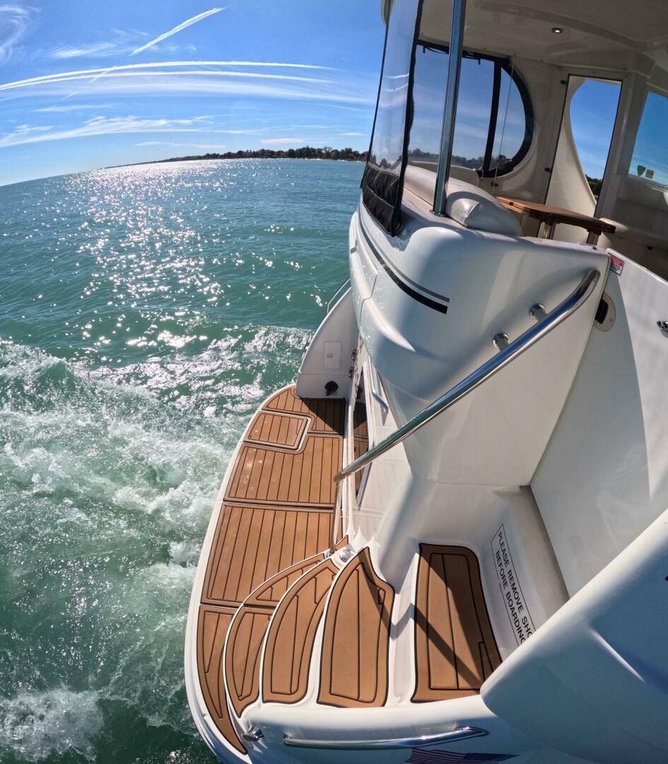 Slide: The Image of Sea Ray 390 Motor Yacht 2004 - 4772285