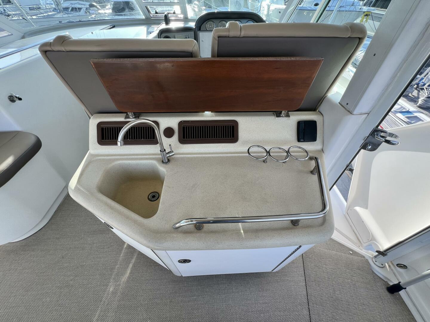 Slide: The Image of Sea Ray 390 Motor Yacht 2005 - 5074123